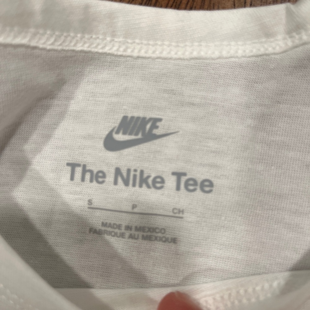 Nike White Tee Shirt - Picture 2 of 6